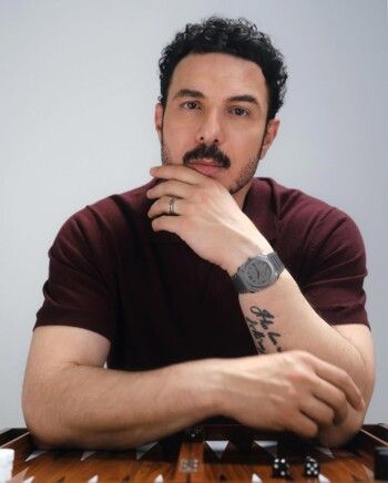 شاهد .. الوشم على ذراع باسل خياط يحظى بإهتمام الجمهور.. وهذا معناه