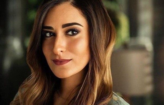شاهد .. أمينة خليل تواصل احتفالات زفافها في اليونان .. وظهور خاص لوالديها