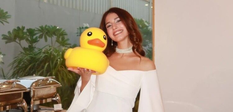 شاهد .. دمى كبيرة في حفل توديع العزوبية لـ شيرين بيوتي تتصدر الترند