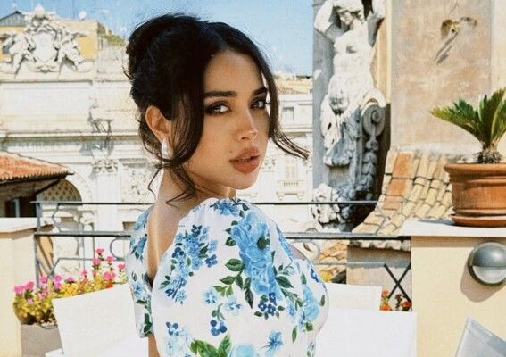 شاهد .. هيا مرعشلي تبرز جمالها و رشاقتها بفستان اسود شيك