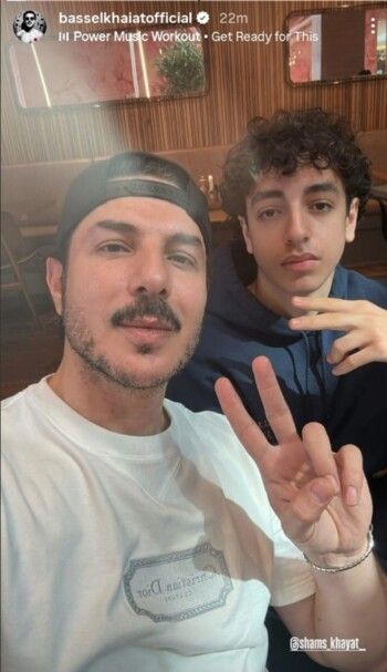 شاهد .. "شمس" إبن باسل خياط نسخة عنه.. بالصورة