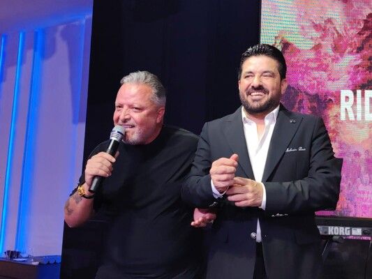 شاهد .. رضا يحتفل بعيد ميلاد كميل أسمر