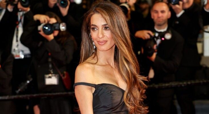 شاهد .. أمل كلوني تتوّج في قائمة "Vogue" لنساء 2025 العدالة لها وجه أنيق