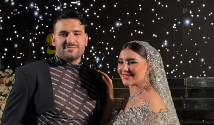 شاهد .. بعد ساعات من مرض زوجته.. مسلم يتعرض لوعكة صحية ويدخل المستشفى