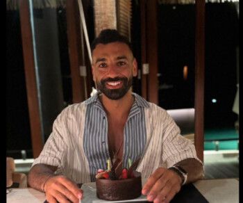 شاهد .. محمد صلاح يحتفل بعيد ميلاده بطريقة لافتة