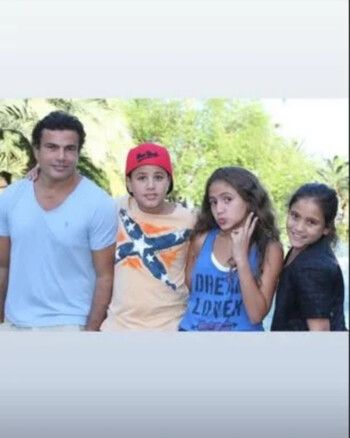 شاهد .. أبناء عمرو دياب يحتفلون بعيد الأب بصور نادرة