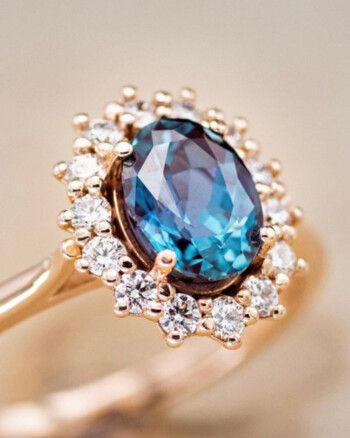 شاهد .. لنساء شهر حزيران.. مجوهرات تشع أناقة لمواليد هذا الشهر