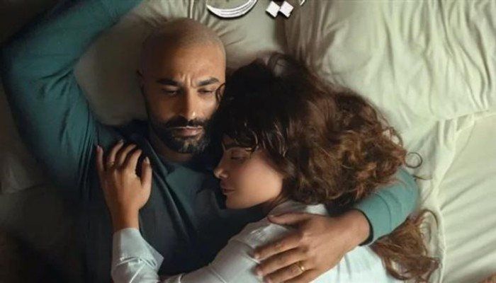 كريم فهمي بإطلالة غير تقليدية في بوستر "220 يوم".. وتشويق جماهيري قبل العرض على "اتفرج"