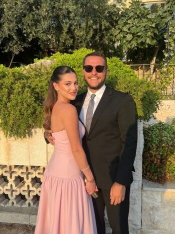 شاهد .. دانا الحلاني تقضي أوقاتاً رومانسية رائعة مع خطيبها آلان سعد