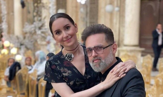 شاهد .. زوجة محمد محمود عبد العزيز حامل بالطفل الثاني.. وهكذا أعلنت الخبر