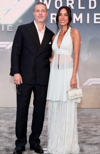 شاهد .. براد بيت في أحدث ظهور مع حبيبته التي تصغره بـ 29 عاماً