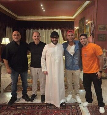 شاهد .. بعد زيارة المستشار تركي آل الشيخ منزل عادل إمام.. صورة تنتشر وتحدث ضجة