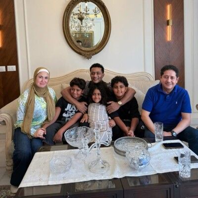 شاهد .. والد الطفل الذي إختلف مع إبن محمد رمضان يكشف كواليس مصالحة العائليتن