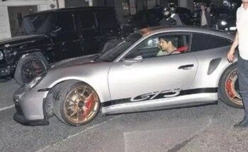 شاهد .. بوراك أوزجيفيت يضيف سيارة جديدة لمجموعته المذهلة.. هذا نوعها وسعرها