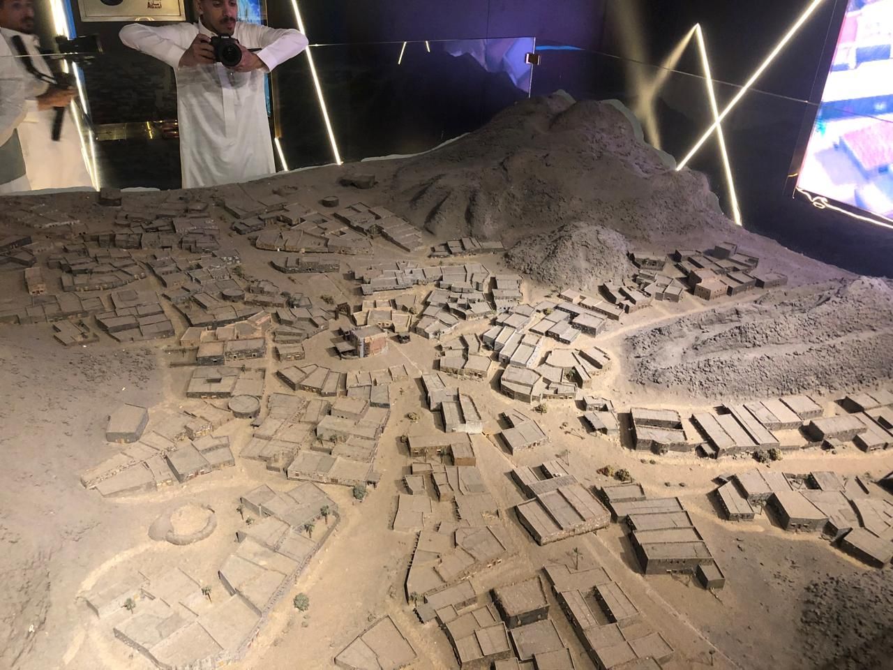 متحف السيرة النبوية بالمدينة المنورة.. حين يتحول التاريخ إلى حياة تمشي أمامك