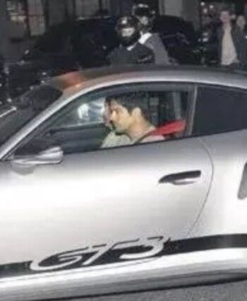 شاهد .. بوراك أوزجيفيت يضيف سيارة جديدة لمجموعته المذهلة.. هذا نوعها وسعرها