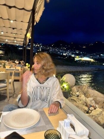 شاهد .. نور علي تستمتع بوقتها في مدن لبنان