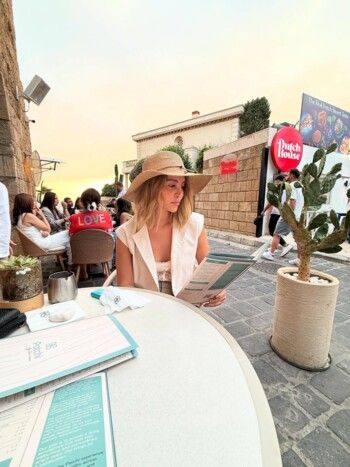 شاهد .. نور علي تستمتع بوقتها في مدن لبنان