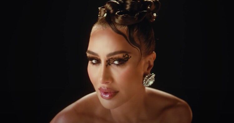 شاهد .. مايا دياب تطرح "حرّمت أحبك" بأسلوبها الخاص والمميز - بالفيديو