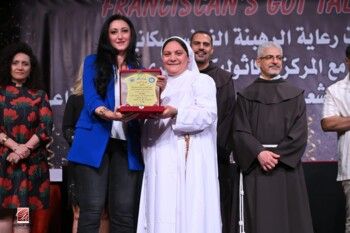 شاهد .. أميرة سليم في لجنة تحكيم Franciscan Got Talent وهذه رمزية الحدث المؤثرة