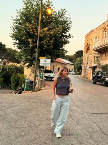 شاهد .. نور علي تستمتع بوقتها في مدن لبنان