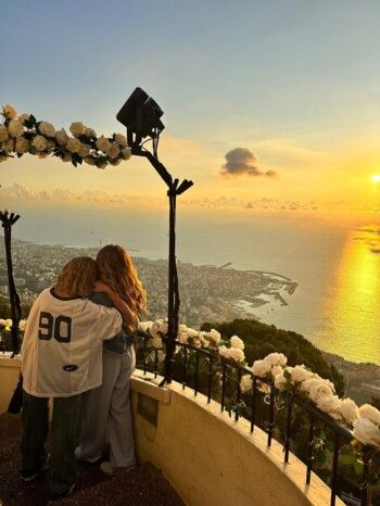 شاهد .. نور علي تستمتع بوقتها في مدن لبنان