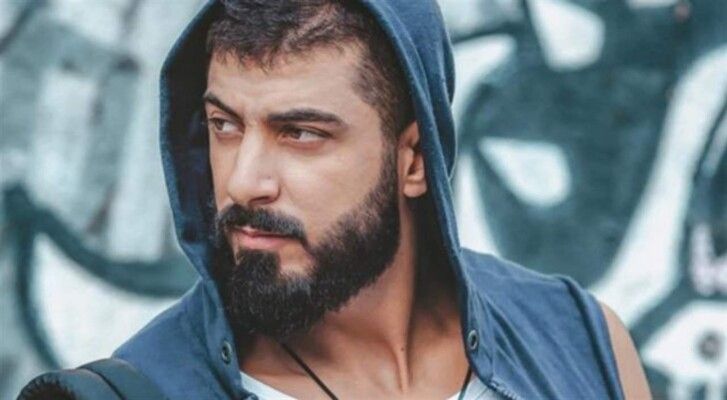 شاهد .. إسماعيل تمر يعود الى بلده سوريا بعد غياب 14 عاماً - فيديو مؤثر