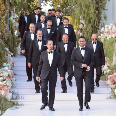 بالبدلات الرسمية.. شاهد كيف احتفل الأمير سعود بحفل زفافه في إيطاليا