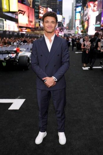 شاهد .. في العرض الأول لفيلم "F1"... السائقون وشريكاتهم ينطلقون بالموضة على المسار السريع