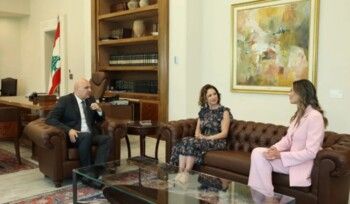 شاهد .. ندى كوسا في القصر الجمهوري... والرئيس جوزاف عون يشيد بتمثيلها الراقٍ للبنان عالميًا