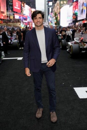 شاهد .. في العرض الأول لفيلم "F1"... السائقون وشريكاتهم ينطلقون بالموضة على المسار السريع