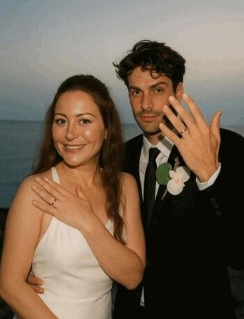 شاهد .. صورة متداولة من خطوبة منة شلبي على شاب وسيم .. ما حقيقتها؟