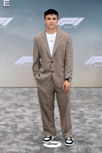 شاهد .. في العرض الأول لفيلم "F1"... السائقون وشريكاتهم ينطلقون بالموضة على المسار السريع