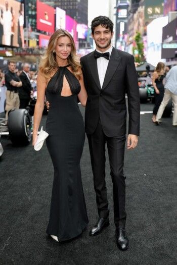 شاهد .. في العرض الأول لفيلم "F1"... السائقون وشريكاتهم ينطلقون بالموضة على المسار السريع