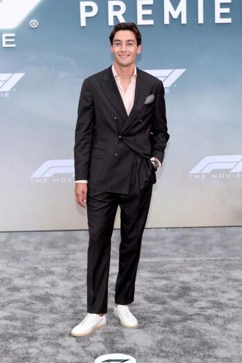 شاهد .. في العرض الأول لفيلم "F1"... السائقون وشريكاتهم ينطلقون بالموضة على المسار السريع