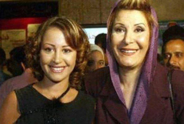 نقل زيزي مصطفى والدة منة شلبي للمستشفى بعد تعرضها لأزمة صحية