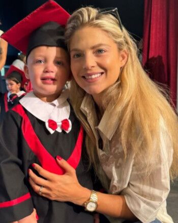 شاهد .. كريستينا صعب تحتفل بتخرج ابنها إيلي صعب.. وملامحه طبق الأصل عن والدته