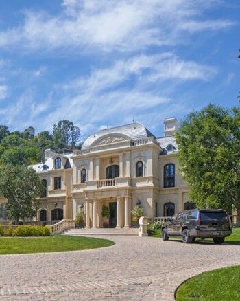 شاهد .. باريس هيلتون تستحوذ على هذا القصر الخيالي في بيفرلي هيلز..سعره مرتفع جداً