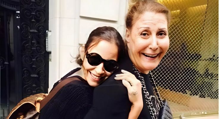 شاهد .. والدة منة شلبي زيزي مصطفى في العناية المركزة