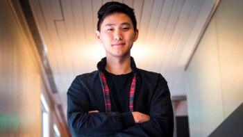 شاهد .. مارك زوكربيرغ يدفع 14 مليار دولار لهذا الشاب العشريني والسبب؟