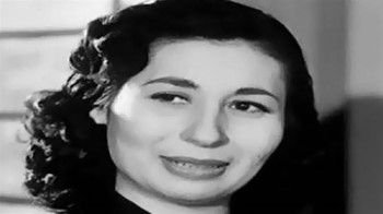 شاهد .. ممثلة لبنانية عرفت بـ"خطافة الرجال".. أشهرت إسلامها وطلبت حرق كل أعمالها