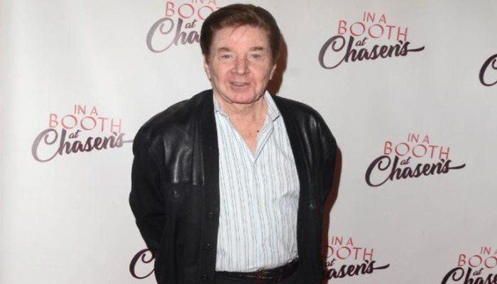 وفاة نجم الستينيات بوبي شيرمان عن 81 عامًا بعد صراع مع السرطان.. مسيرة فنية وإنسانية خالدة