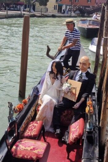 شاهد .. الإحتجاجات تتزايد على زفاف جيف بيزوس في البندقية..هذه المرة بطريقة مختلفة!