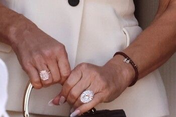 شاهد .. خاتم زوجة جيف بيزوس حديث الجمهور..سعره خيالي-بالصورة