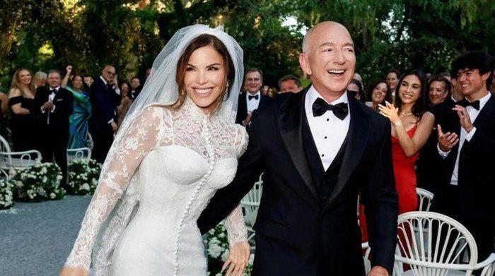 كم بلغت التكلفة.. بيزوس ولورين في حفل زفاف أسطوري يبهر العالم