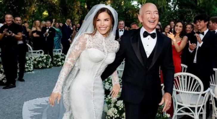 شاهد .. الملكة رانيا والأميرة رجوة شديدتا الأناقة في زفاف جيف بيزوس