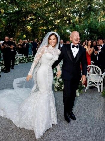 شاهد .. الملكة رانيا والأميرة رجوة شديدتا الأناقة في زفاف جيف بيزوس