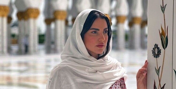 شاهد .. درة التونسية برد قوي على إنتقادات ظهورها بالحجاب مع الماكياج