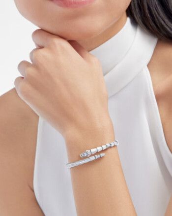 شاهد .. ذهب أبيض أم أصفر؟.. اكتشفي أي لون يليق بكِ أكثر قبل اتخاذ القرار!