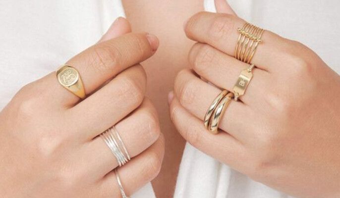 شاهد .. ذهب أبيض أم أصفر؟.. اكتشفي أي لون يليق بكِ أكثر قبل اتخاذ القرار!